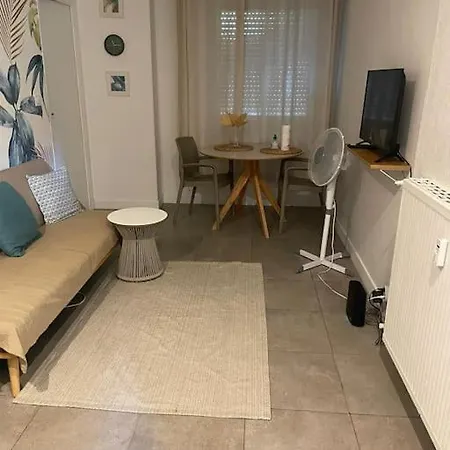 Apartment Jungle *